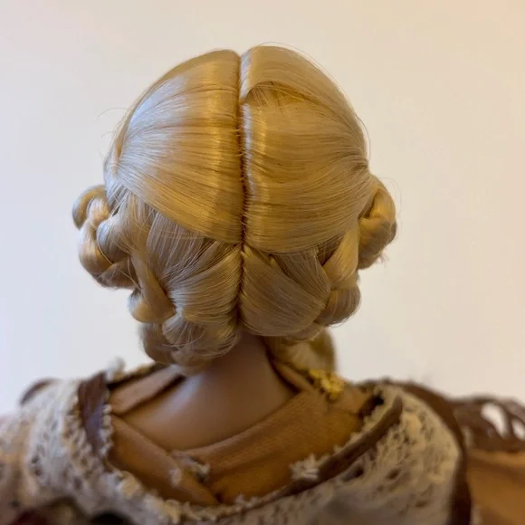 Robert Tonner Doll - Deja Vu Warrior Woman - Picture 8 of 15